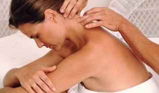 Masaje terapéutico para la condrosis del cuello uterino. 